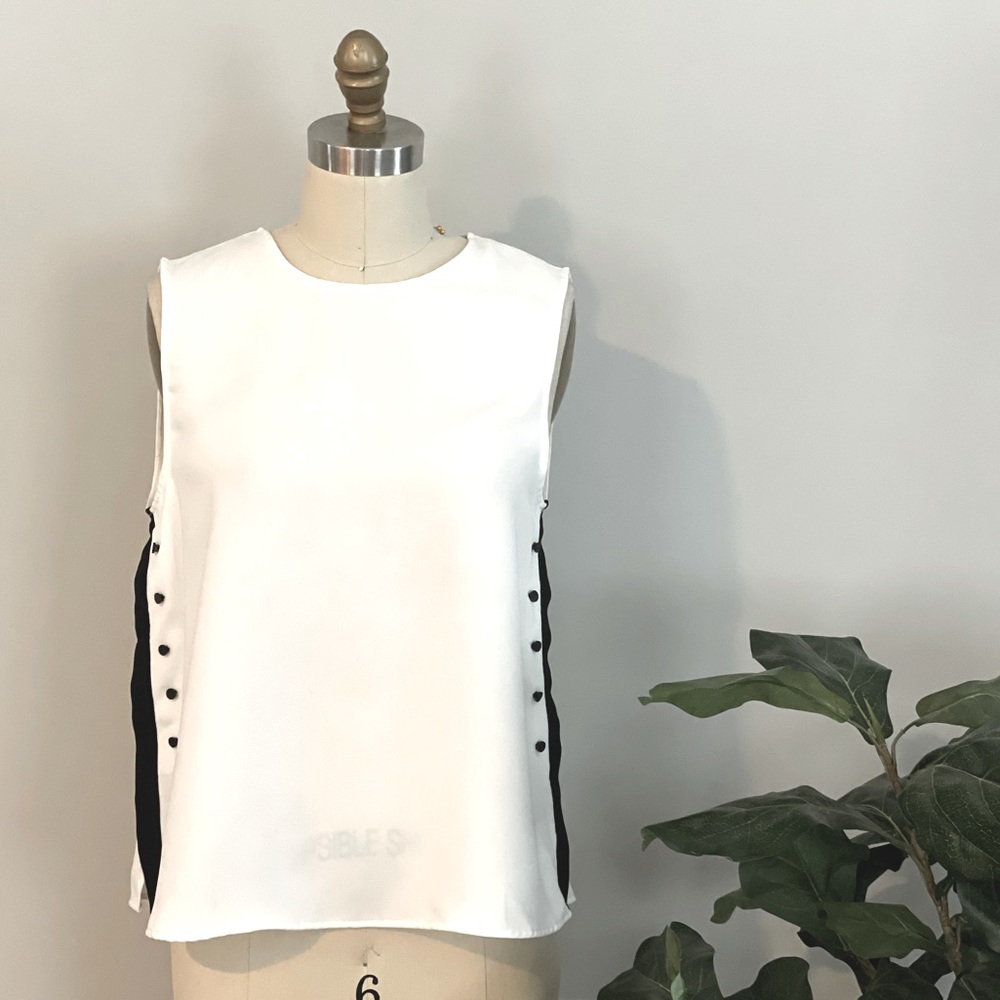 SALE‼️ ZARA White blouse- black sides and buttons